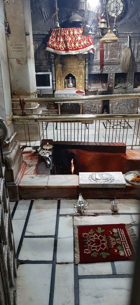 Even today there is a small hole filled with water in the temple and as soon as priest shows light, water catches fire. I have seen this when I visited last. Akbar then presented a golden parasol [also referred to as a chattar] but due to arrogance in his attitude, -