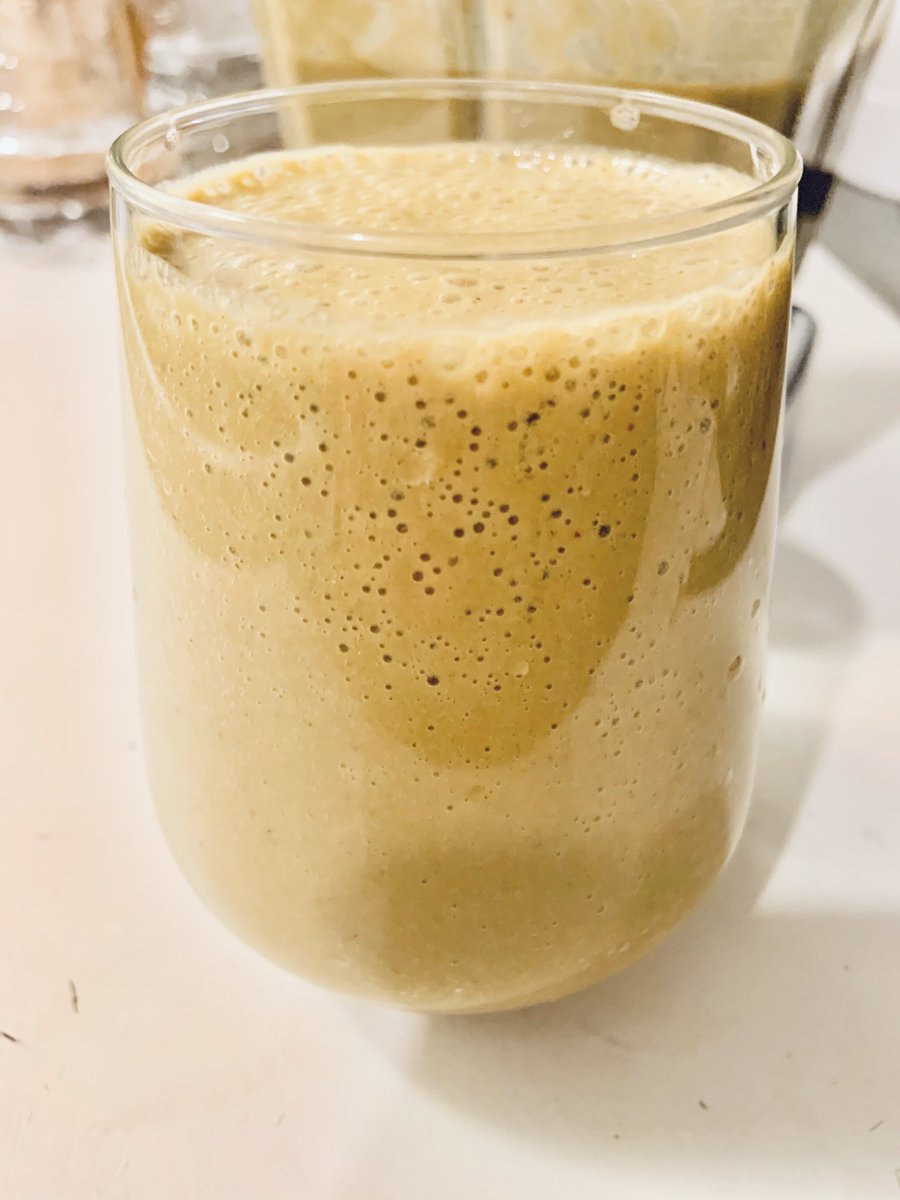 Clean_Pathway's tweet image. Apples, banana, mixed greens, brocccoli, carrots, celery, fava beans, blackberries, pineapple, tumeric, hemp seeds, walnuts, and oat milk smoothie 💕 #smoothies #healthy #healthchoices #health #yummy #HealthyFood #IntermittentFasting