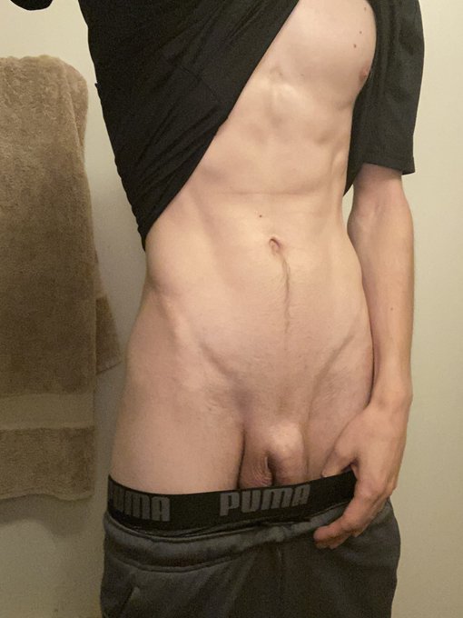 Soo I got caught up in my day and forgot to post, but how&rsquo;s about 2 pics right now and a new video on<a href="/tag/pornhub"class="tags"><span>#pornhub</span></a>