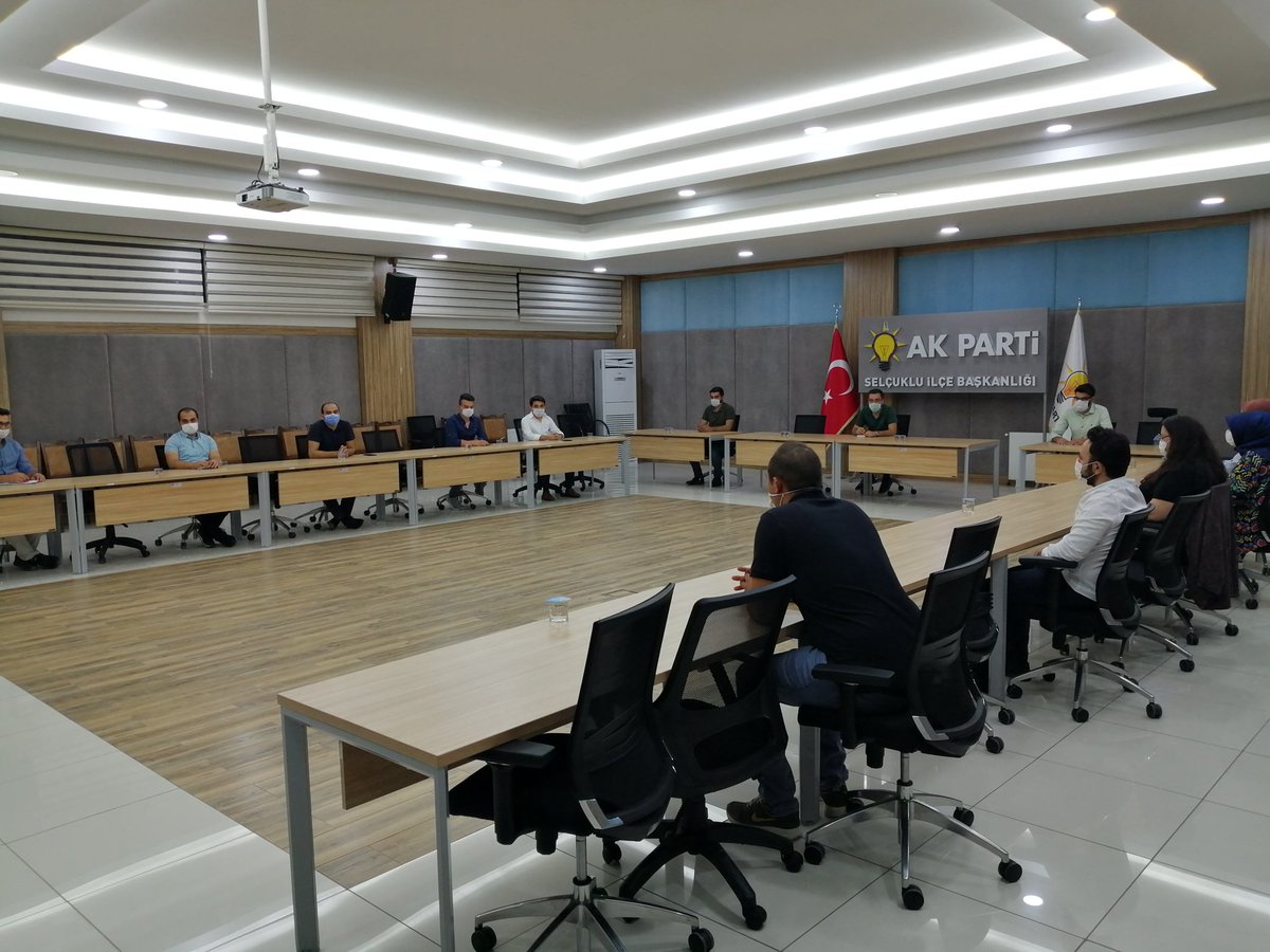 akgencselcuklu's tweet photo. Haftalık olağan Yönetim Kurulu toplantımızı Başkan Vekilimiz @samedsafakaya’nın başkanlığında teşkilat binamızda gerçekleştirerek gündeme dair değerlendirmelerde bulunduk. https://t.co/eGtgVVcfot