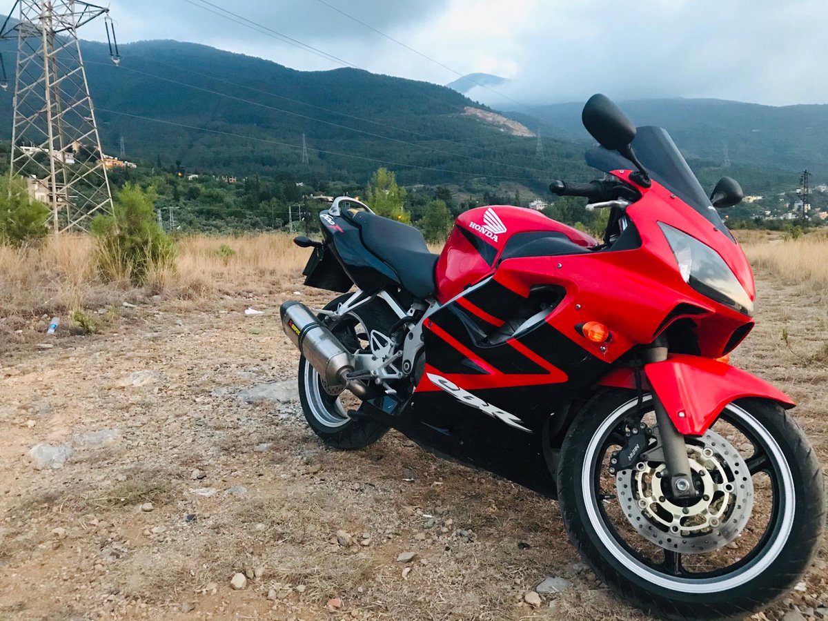 frknyslky's tweet photo. Bir ömre bedel...
#honda #cbr #600f #f4isport #600f #Racing https://t.co/BV8JXaqwc6