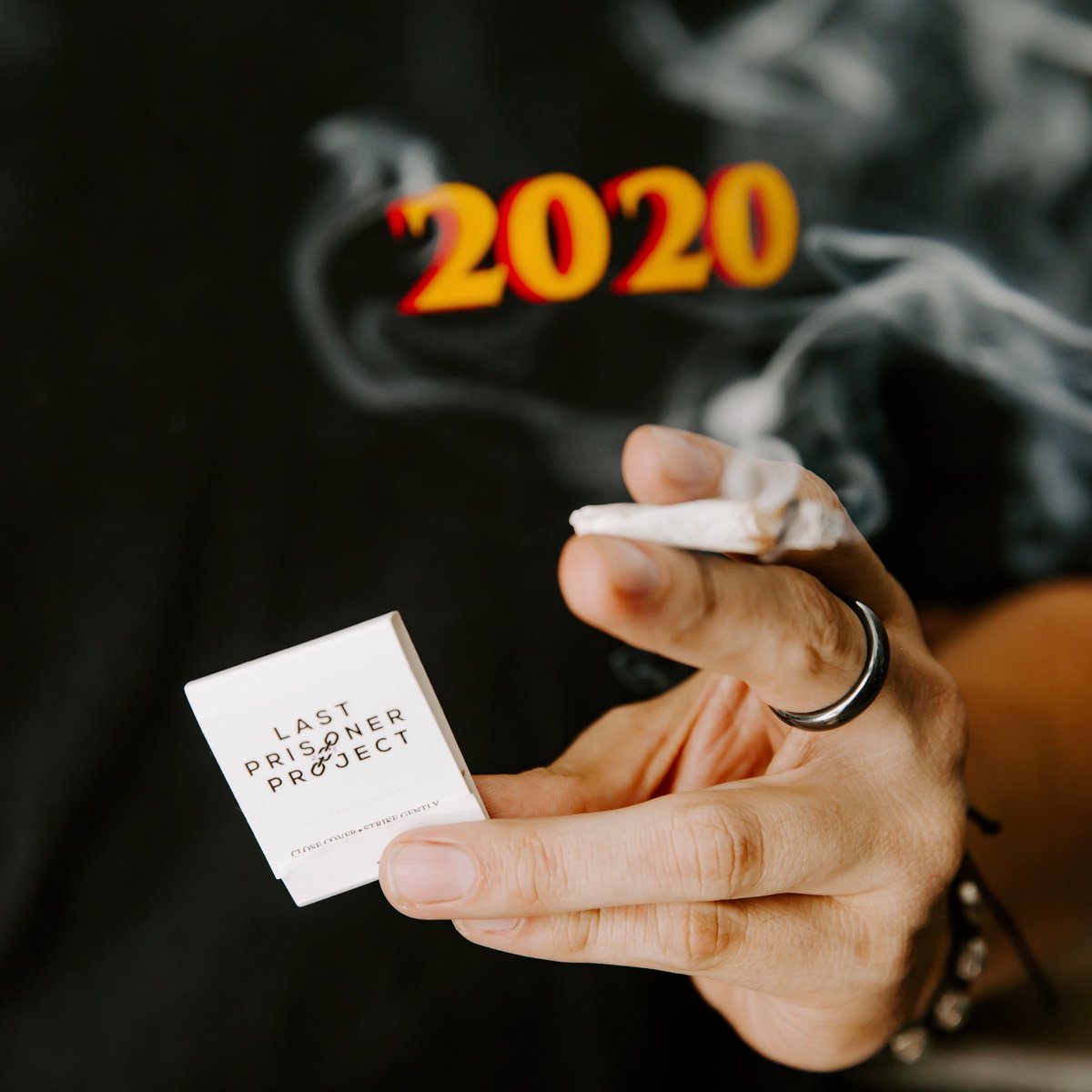 OGextracts's tweet image. Wednesday roll up with @evidencebag 💨 @lastprisonerproject @vibespapers ⁠
#2020 #cannabiscommunity #lifestyle