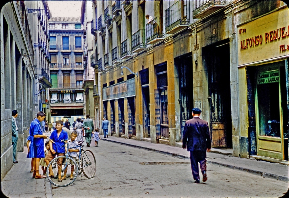 res_bina's tweet photo. Hilo de fotografías de Zaragoza en 1955 a color por Jean-Paul Margnac. https://t.co/nJCjMLfalM
