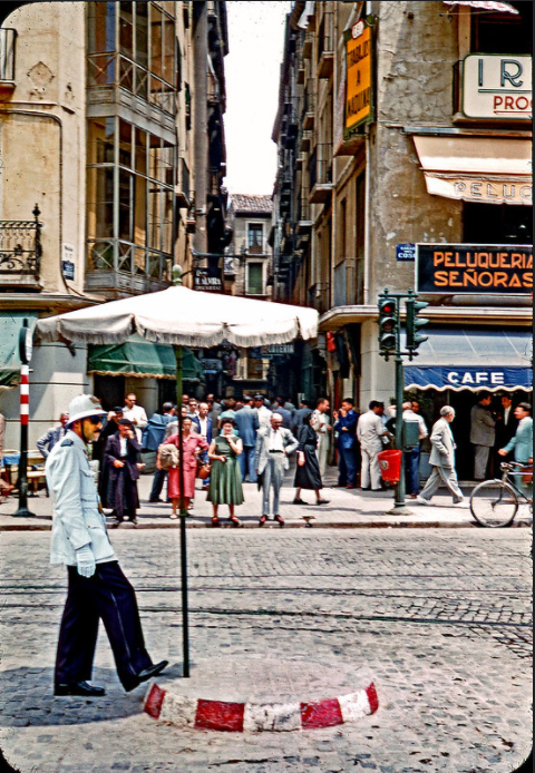 res_bina's tweet photo. Hilo de fotografías de Zaragoza en 1955 a color por Jean-Paul Margnac. https://t.co/nJCjMLfalM