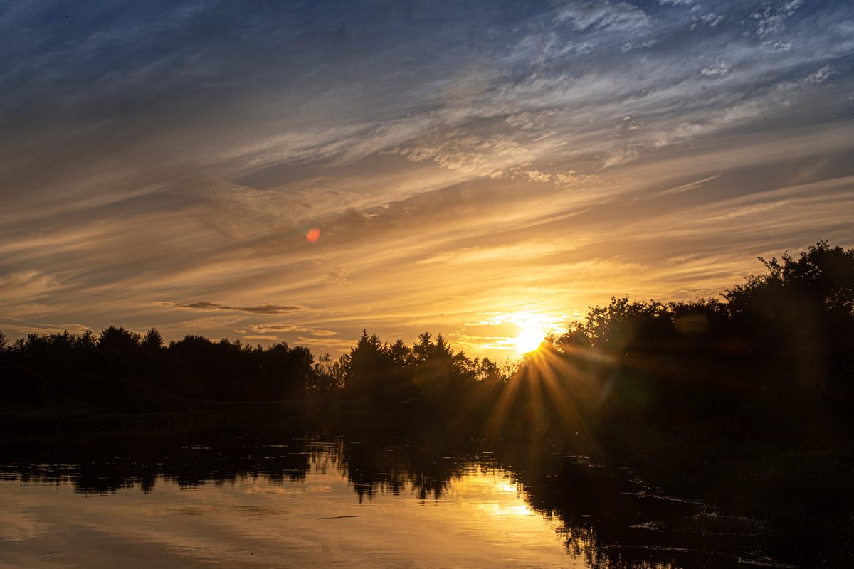 murphy_kieran's tweet photo. Sunset over the River Fane, Dundalk https://t.co/HV7aYd3d0y