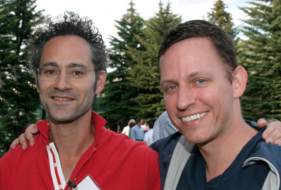 How Paypal led to Palantir, a quick thread:Peter Thiel and Palantir's CEO Alex Karp were roommates at Stanford. Both received their JD's from Stanford Law in 1992. https://stanfordpolitics.org/2017/11/27/peter-thiel-cover-story/