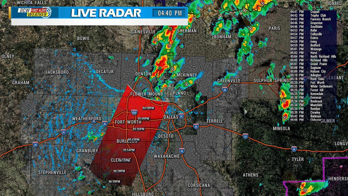 DentonCountyWX's tweet photo. LIVE RADAR UPDATE: Storms along an outflow boundary continue to push south.
 (PS: Apologies for lack of updates on storms, I have over 25000 shares on my last facebook post and 2000+ comments, very hard to keep up) https://t.co/lRKfNAYyVJ