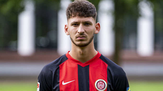 exfcsler's tweet photo. #exfcsler Cedric #Euschen bestreitet derzeit ein Probetraining beim VfR Aalen!#ersterfcs https://t.co/N2hk0z33vu