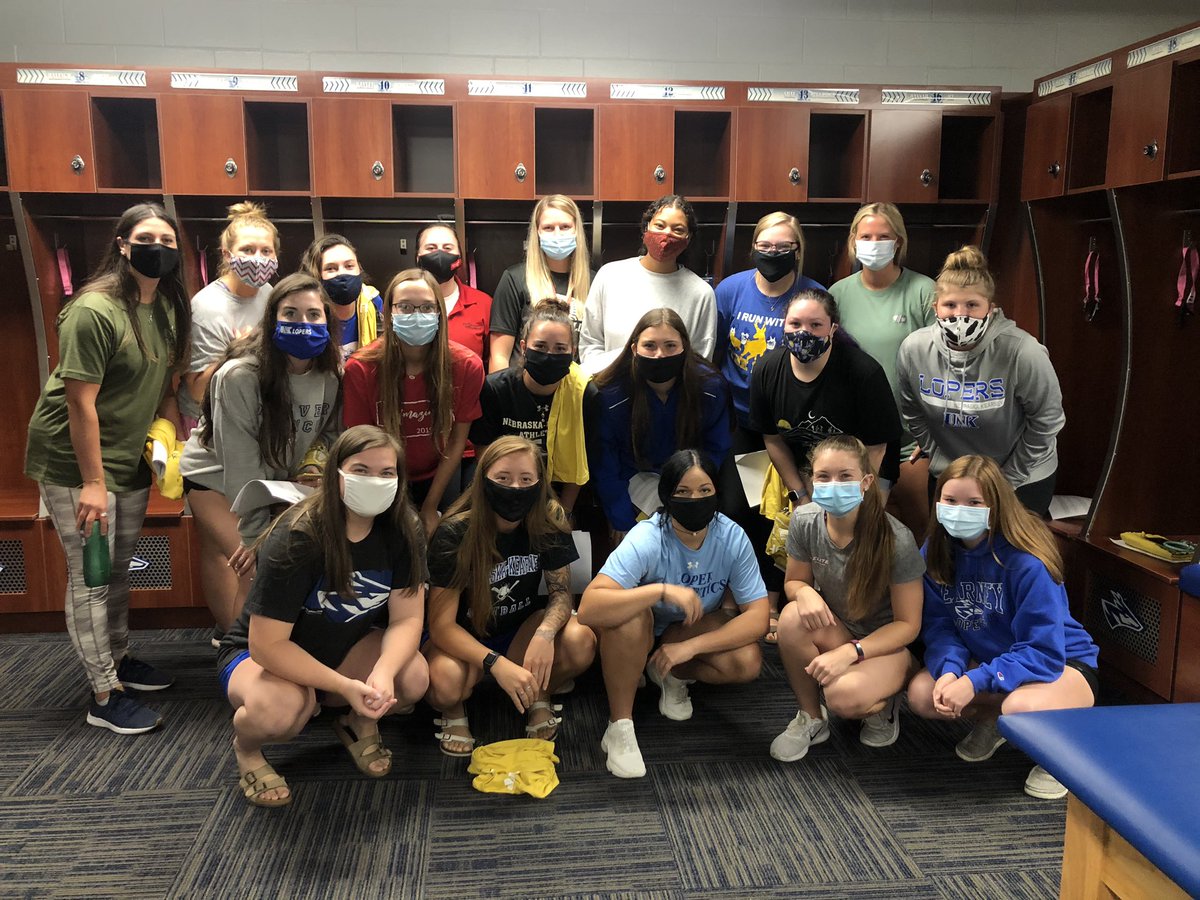 UNKSoftball's tweet image. Not a typical team pic but it feels good to be back together and to officially welcome our new transfers and freshman to our loper fam!💛💙 #lopesup #family #maskson