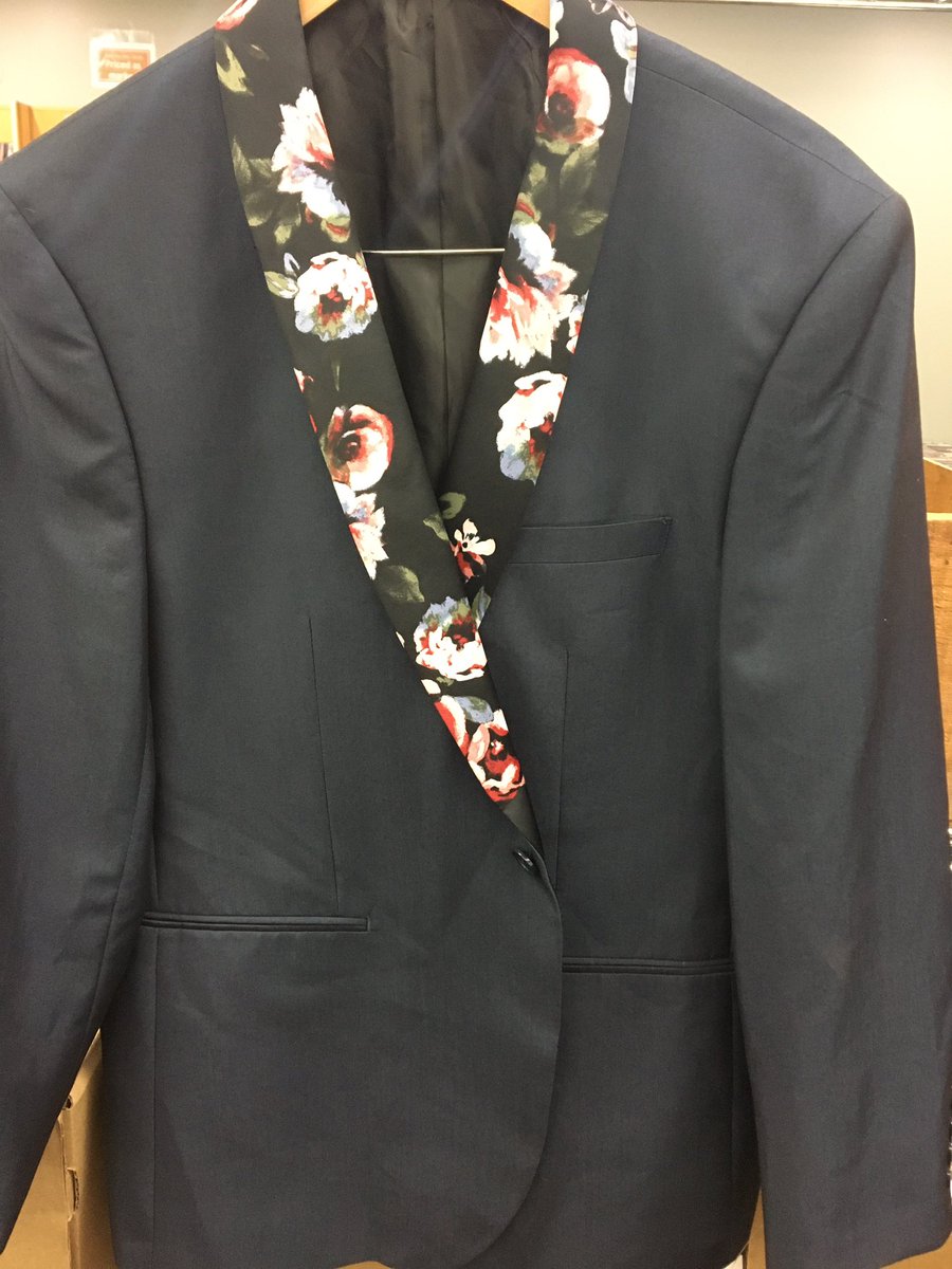 Fantastic men’s jacket available at the Richfield <a href="/ArcValueVillage/">Arc's Value Village</a> as of this afternoon! Size 44, only $9.99!