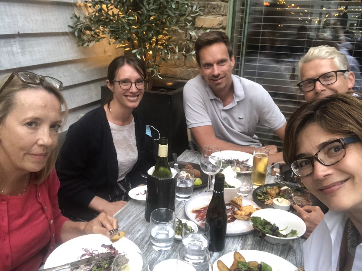 Finally some kind of normally and happy to welcome the post #ICU meeting catchup with colleagues @chelwestICU @linsey_christie @MichelleHayes9 @Artykeys1 @chrislockie79 #AliceSisson #RogerDavies salud 🥂