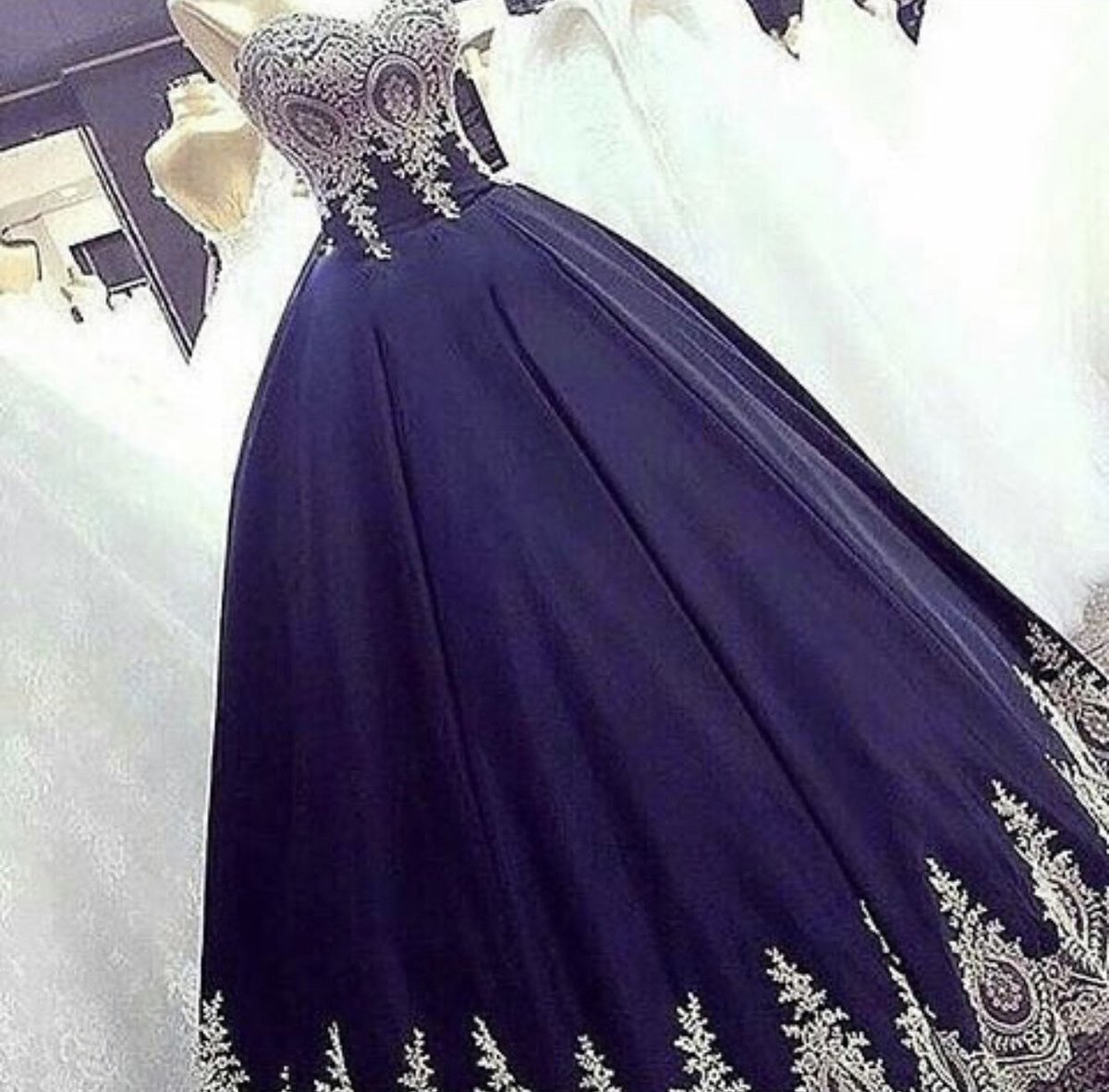 CommonCentzz's tweet image. My only request of my future wifey for our wedding🖤😌

She’s got cart blanché with every single other detail 👌🏾

#realblackexcellence