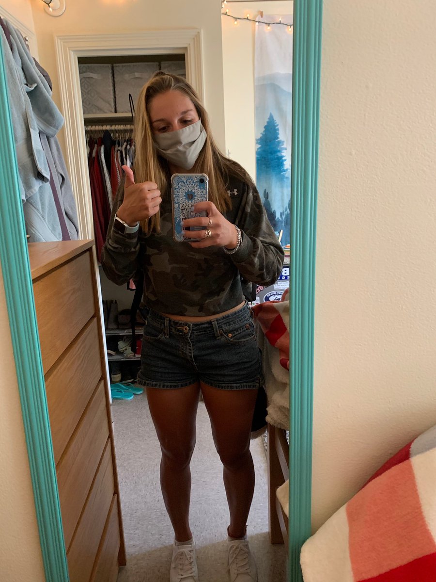 ColbyWBB's tweet photo. So excited to be back on campus for the first day of classes 🥳📚 with our #MasksUp when in public! 😷 #OneColby https://t.co/BjcJd3TbbG