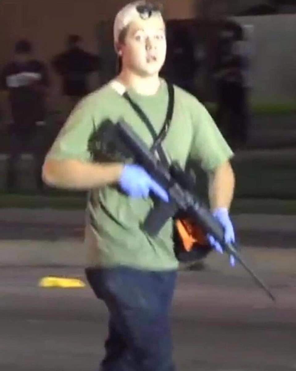 BigJonStud88's tweet photo. Tamir Rice was killed for being a 12 year old with a toy gun in a park... This guy got a thank you and a cold bottle of water from the local police. https://t.co/nRcPLX5Sem