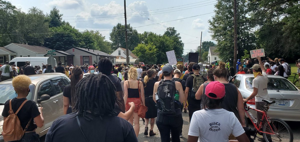 torianoporter's tweet photo. Hundreds lined the streets in Louisville, Kentucky for #goodtroubletuesday to protest the shooting death of #BreonnaTaylor at the hands of officers from @LMPD. Dozens were arrested after staging a sit-in that shut down a local roadway near @GoCards stadiums and @KentuckyDerby. https://t.co/11whrSL7br