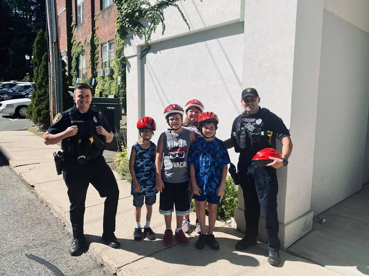 TroyBacon51's tweet photo. Thank you Officer Cunningham and K9 Officer Crane for providing these kids with brand new 🚲helmets!   #AdamsPD has plenty to give out for #free.   If you need some, give us a call.

#AdamsFinest #SafetyFirst #BicycleSafety #CopsCare https://t.co/NI0pFKvuhS