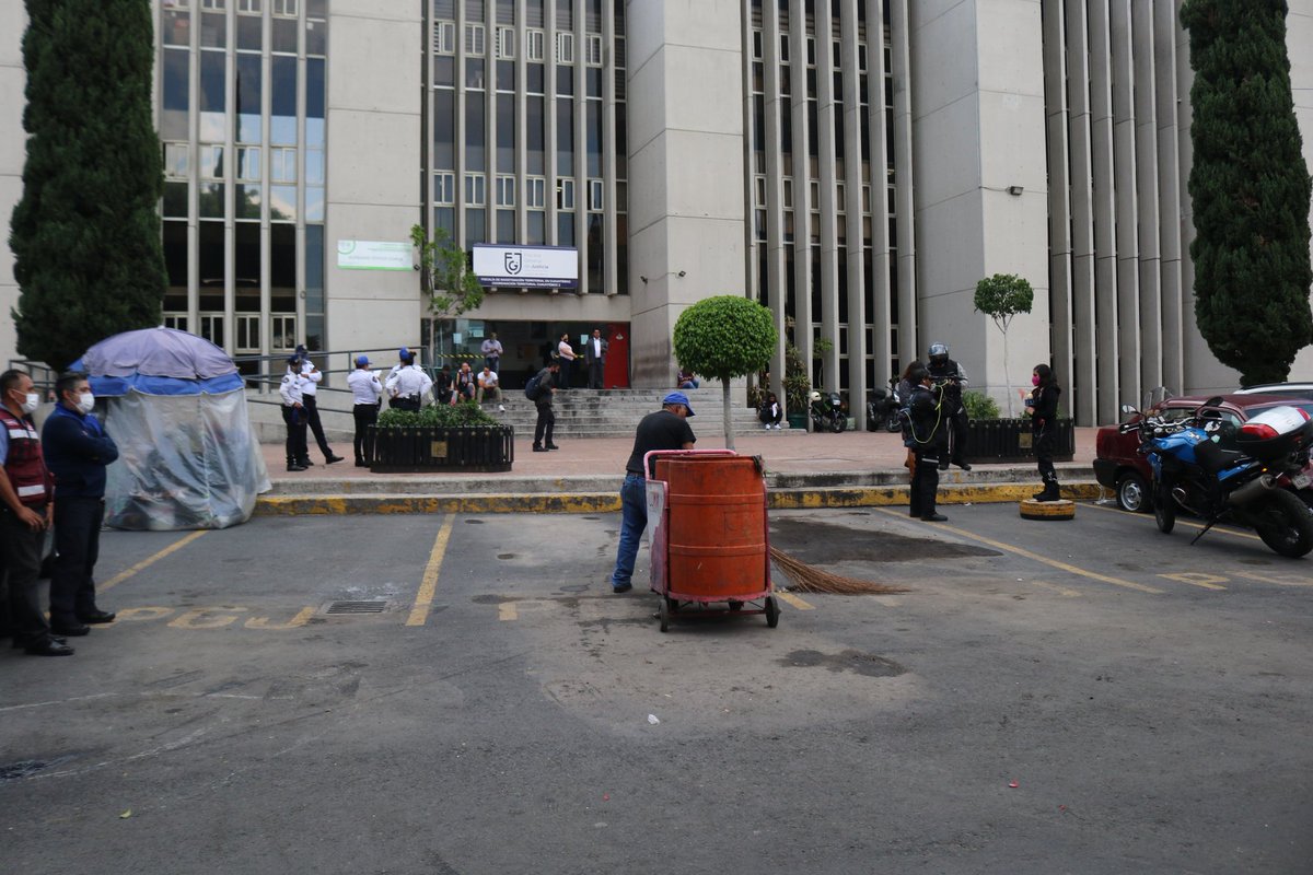 nenulo's tweet photo. Agradezco el apoyo de @ErnestinaGodoy_  y de Víctor Castro titular de la Fiscalía #CUH2, por la liberación de los tramos de Aldama, Mina y Luis Donaldo Colosio alrededor de la @AlcCuauhtemocMx. Es algo inédito que beneficia a los vecinos y vecinas de la colonia #Buenavista. https://t.co/wdkRAaeWBr