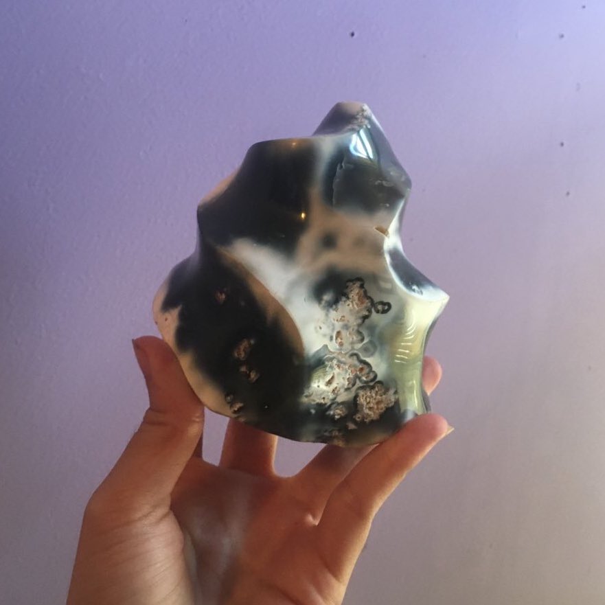 My favorite crystal in my entire collection is definitely this gorgeous orca agate flame I purchased from  @LiveeintheLight 