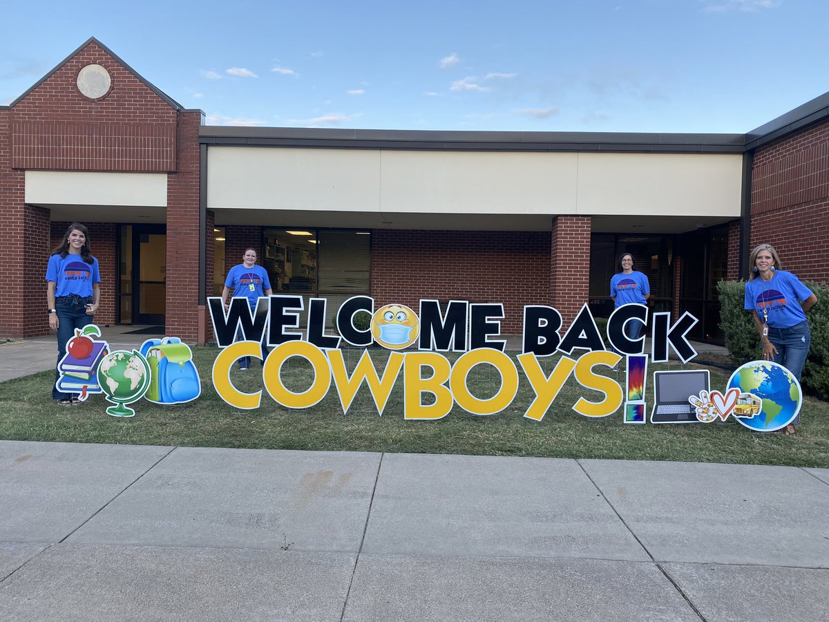 JulieLocke14's tweet photo. First day for the kids was awesome in person!  First day of remote teaching was awesome as well! #rockthe1stday #RockElemRemote #loveclp https://t.co/dnc0dnPxbf