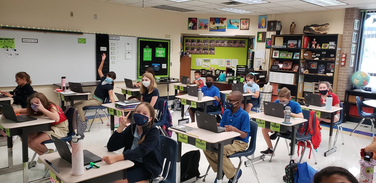 MagnetOsceola's tweet image. Ss using their new devices to explore @Flipgrid #explorers @MagnetOsceola @bacon_chadwick @IT_SDIRC #SPARK_IT @IRCSchools