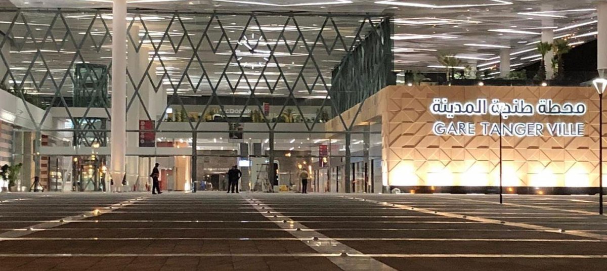 محطات #القطار في #المغرب اشبه ماتكون بمتاحف مفتوحة تبرز جمال المعمار #المغربي ودمجه بالحداثة. فعلا تستحق الزيارة وتجربة التنقل بالقطار فائق السرعة #TGV مع خدماته الراقية و المتنوعة