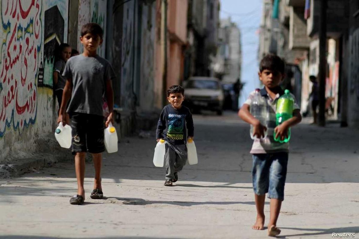 alidwedar's tweet photo. #Gaza  has entered a clinical death situation after the #coronavirus  attack since yesterday, and the curfew has started to increase, in addition to the Israeli blockade on Gaza, and there is no electricity
#freegaza  #كورونا_غزة https://t.co/uiPex97MCt