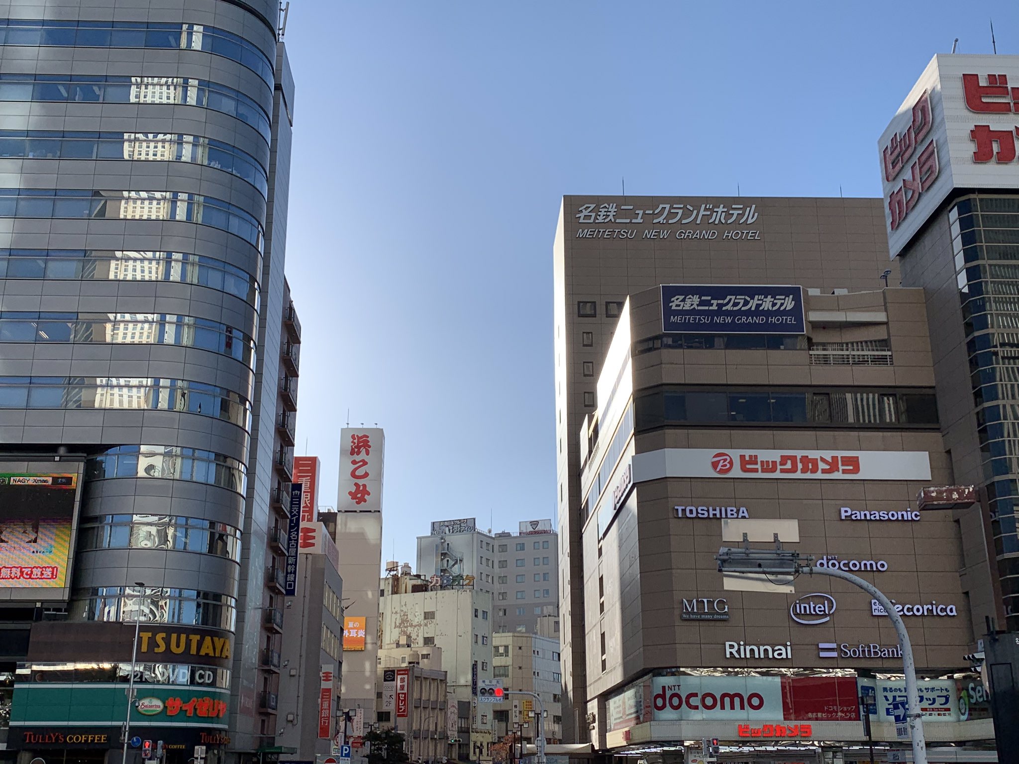 浜乙女 でえたらぼっち 公式 おはようぼっち 朝から名駅に飛ばされた 名古屋の何処かに飛ばされるボタン みんなのボタンメーカー 浜乙女の看板がある駅西はアニメロード構想があるとかないとか 今日もよろしくぼっち 浜乙女 名古屋駅
