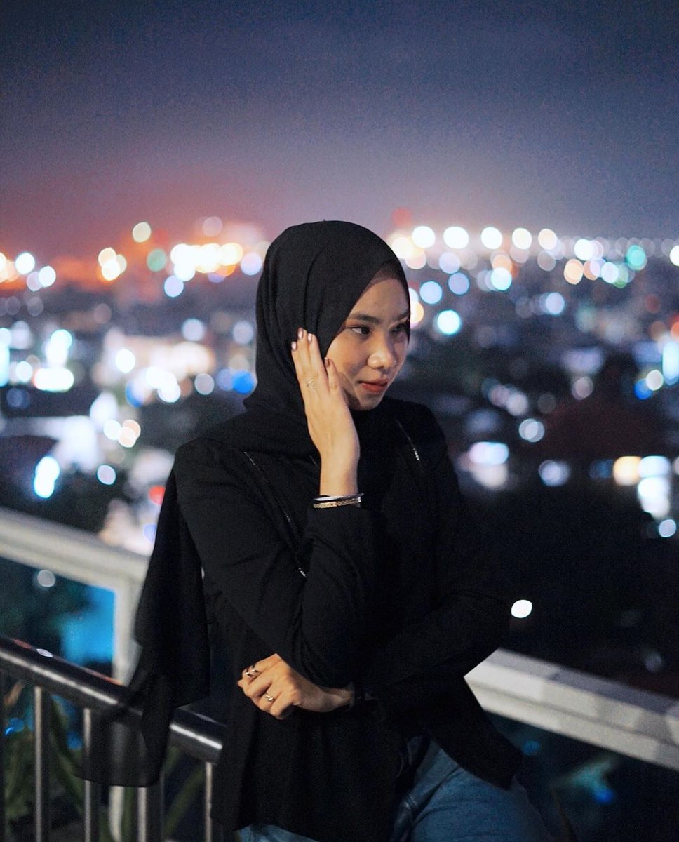 Night view at rooftop D'Lounge 19th Floor is beautiful and refresh <a href="/vina_wongso/">pinaaa</a> 

#travelmakassar #exploremakassar #travelblogger #visit_sulsel #astonmakassar #hotelmakassar #hotelindonesia