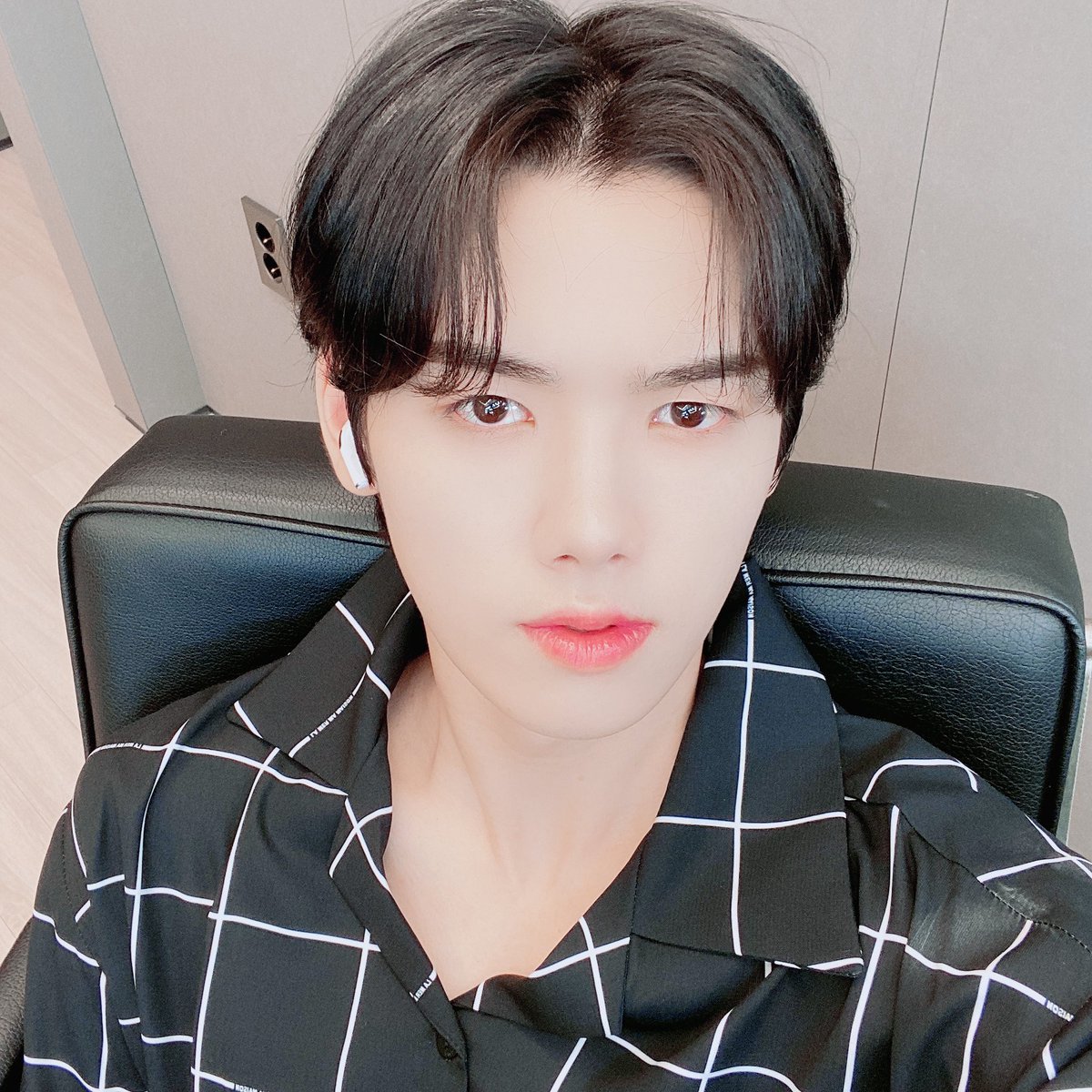 CRAVITY_twt's tweet photo. 러비티는 심심할때 뭐하세요
#민희 #궁금해서 #심심해 https://t.co/3E4EsiGB12