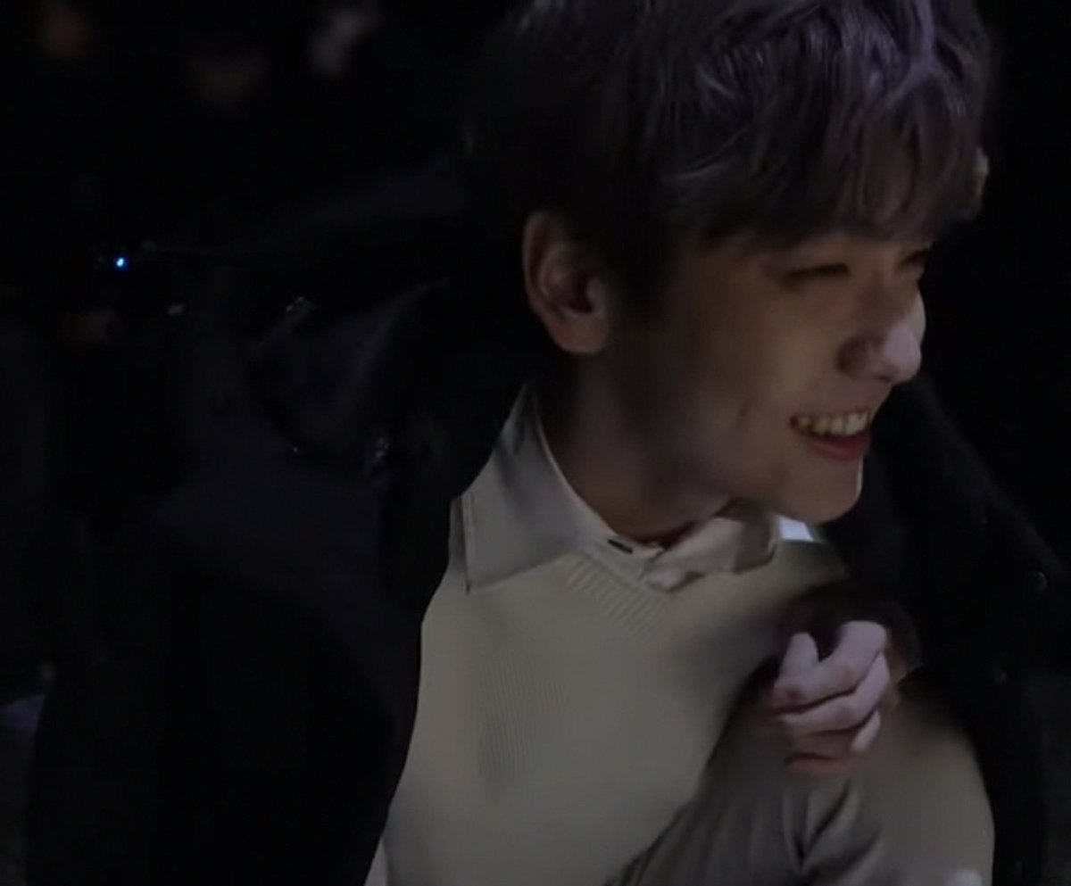 telling stories about lidol hueningkai while smiling @TXT_members  @TXT_bighit