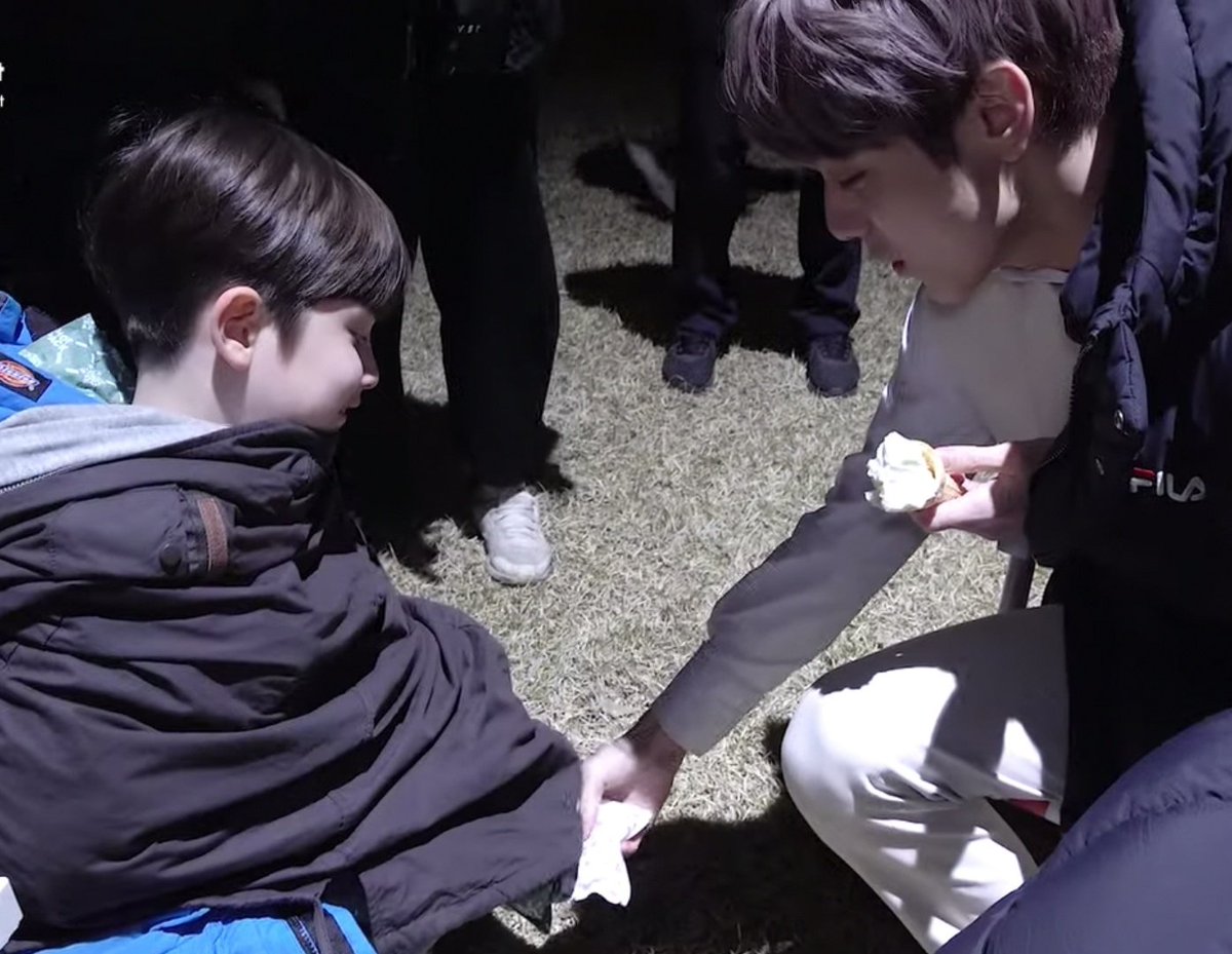 they're now friends <3 @TXT_members  @TXT_bighit