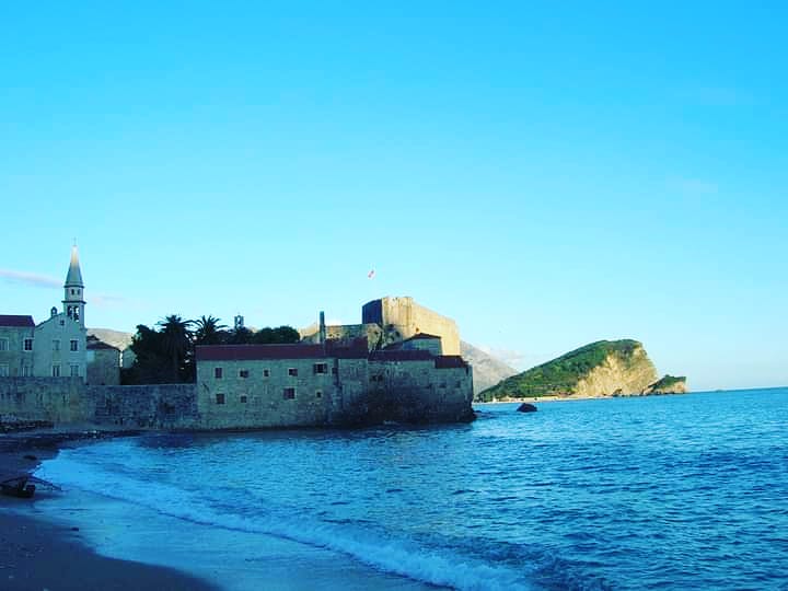 lutajuce's tweet photo. Lepotica Budva❤️🇲🇪
#budva #visitbudva #jadran #jadranskomore #adriaticsea #mareadriatico #more #crnagora🇲🇪 #crnagora #visitcrnagora #montenegro🇲🇪 #visitmontenegro🇲🇪 #visitmontenegro #srcelutajuće #turizam #putopis #putopisac #putovanja #blogger #blog #traveling #travelblogger https://t.co/wk4WayFyJq