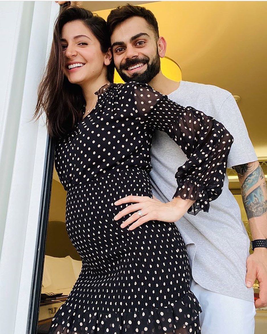 muvipedia's tweet photo. OMG what😍😍 @virat.kohli &amp; @anushkasharma are all set to welcome their baby in Jan 2021!Our heartfelt congratulations to the couple ❤️❤️
.
.
#anushkasharma #viratkohli https://t.co/v5R4AfbQwS