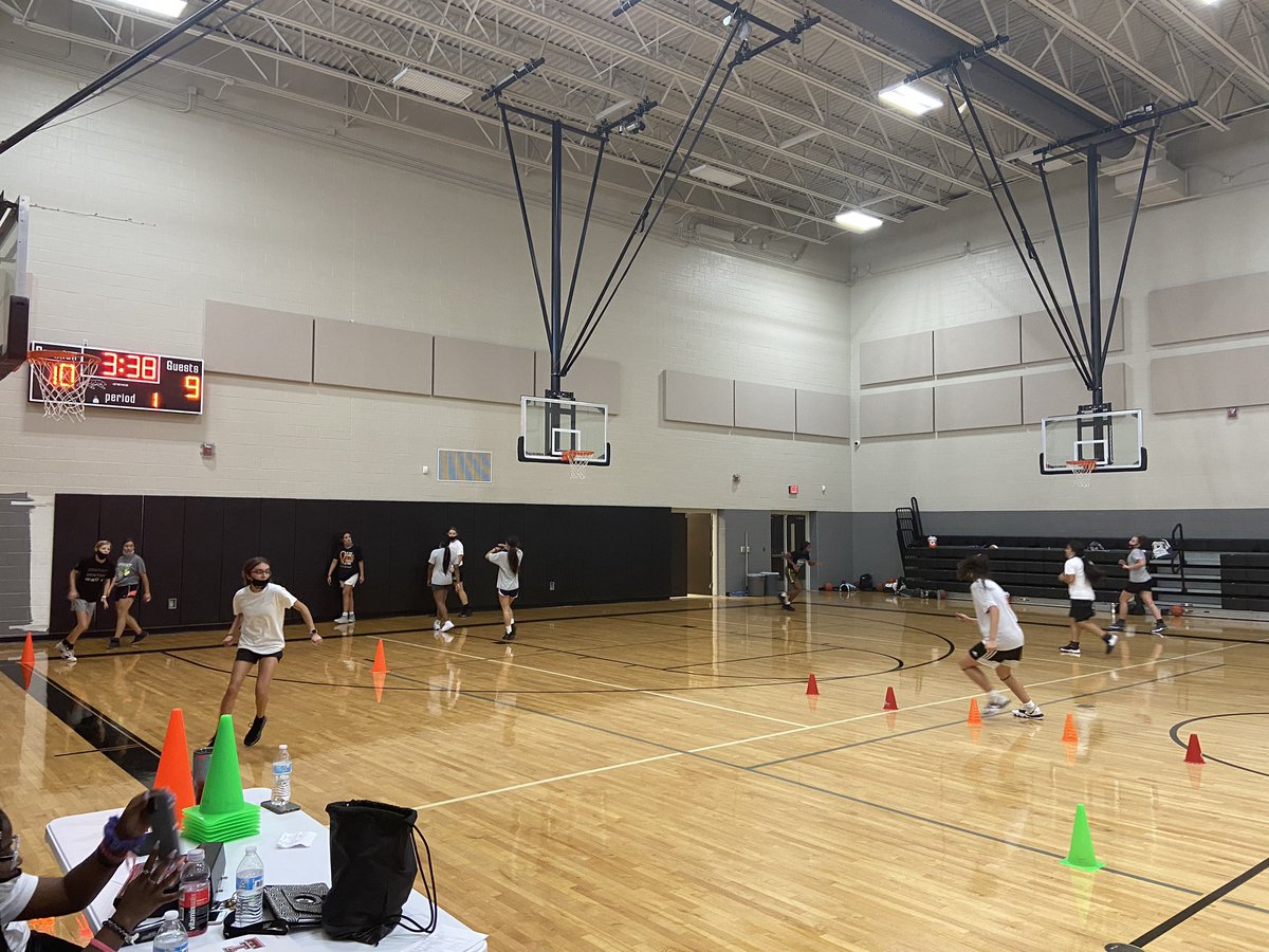 permianbball's tweet photo. Falling in love with the process! #agilitywork #GOMOJO 🏀🏀🏀🏀🏀🏀🏀 https://t.co/9SoYbzRdLA