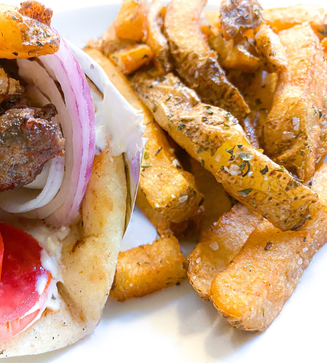 NikosTaverna's tweet photo. Gyro’s and Fries 🌯 🍟914-686-6456
#westchester #newyork #restaurants #dinein #takeout #greekfood #whiteplains https://t.co/faxEQqD01g https://t.co/yYSOmdUpGq