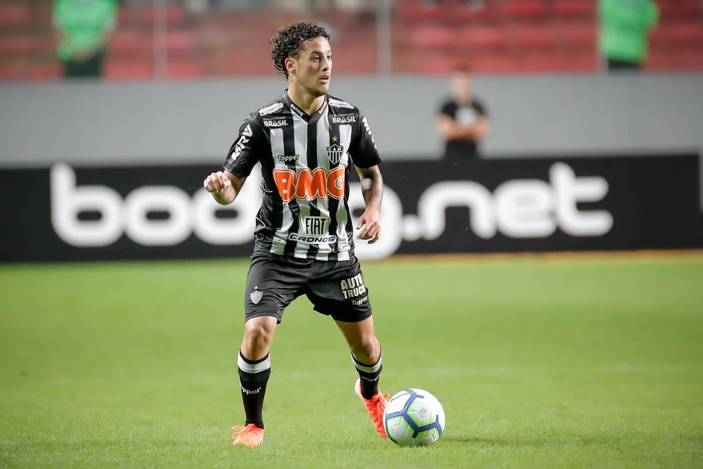 BlogBeaGalo's tweet photo. ⚽ 50 VEZES GUGA!

O Lateral direito Guga, ao entrar em campo contra a Tombense, alcançou a marca de 50 jogos vestindo o Manto. #BlogBeaGalo

📸: Bruno Cantini https://t.co/FQlvBlUqxs