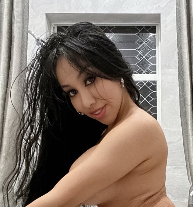 Taking a picture of yourself is not vanity its proff of you existence #iwashere #anakaliyah https://t<a href="/tag/iwashere"class="tags"><span>#iwashere</span></a><a href="/tag/anakaliyah"class="tags"><span>#anakaliyah</span></a>