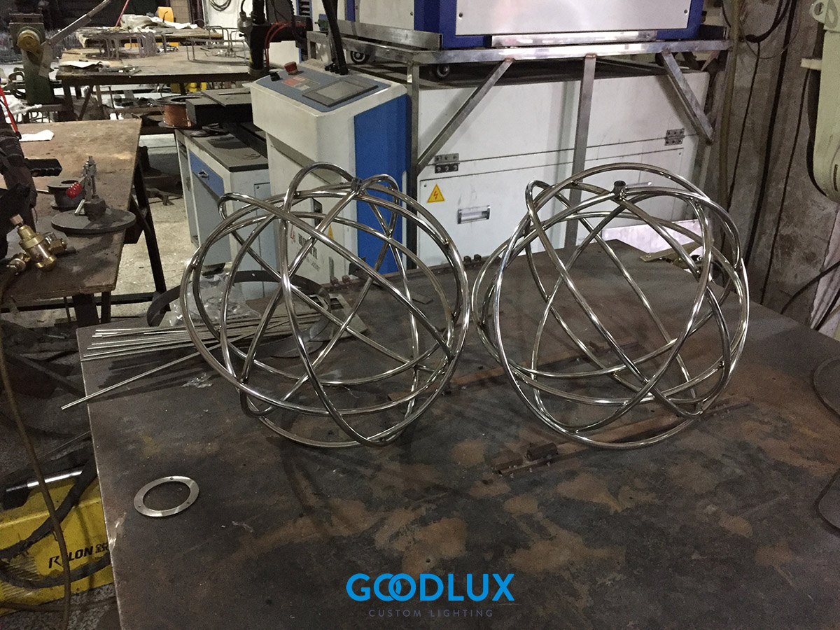 GoodluxLighting's tweet photo. A sphere pendant made by welding 6 stainless steel rings together, you can see the different sphere in different direction, which make this pendant more DYNAMIC #hotellighting #decorativelighting #customlighting #lightingdesign #lightingdesign #PendantLighting #bespoke https://t.co/D2Z3AvpJz6