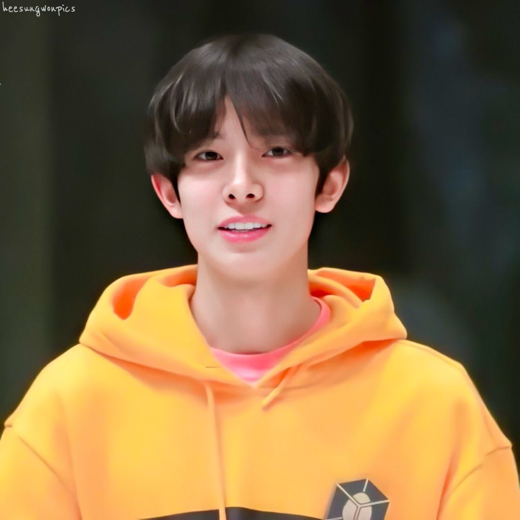 Heeseung LeaderMain Vocalist Center Lead Dancer Rapper / sub-rapperWhy? - Has great leadership qualities that will benefit the group- Has one of the best stage presences- Has the skills & capabilities of being an idol- Very Stable in live performances - reliable