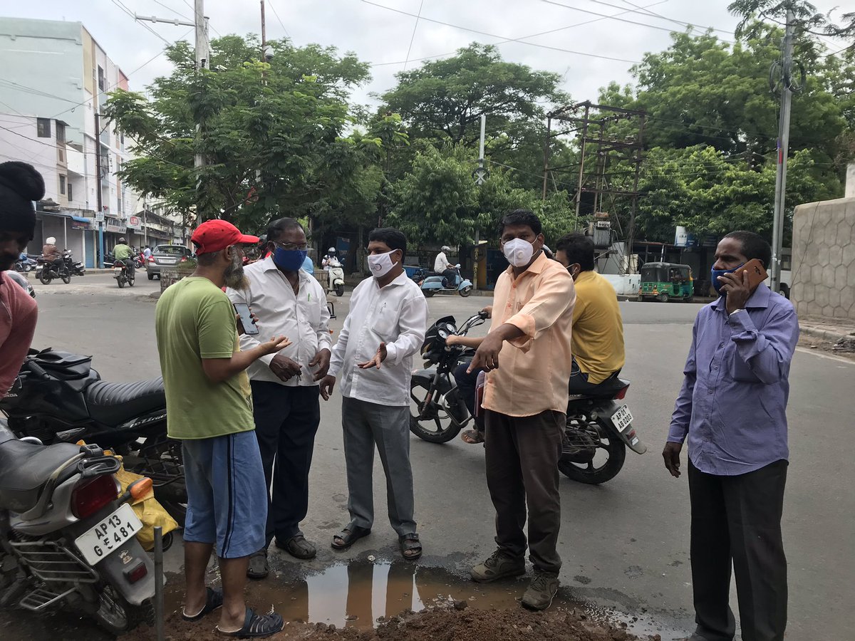 Dy.GM(E),Narayanaguda (@hmwssbdgmnrygda) on Twitter photo <a href="/MDHMWSSB/">K Ashok Reddy, IAS</a> <a href="/HMWSSBOnline/">HMWSSB</a> <a href="/hmwssbcgmomc3/">P Anand Naik - CGM, O&M Circle III, HMWSSB</a> sir attending the disconnection of never paid water dues CAN near Shalimar theatre King Koti under Narayanaguda section <a href="/MDHMWSSB/">K Ashok Reddy, IAS</a> <a href="/HMWSSBOnline/">HMWSSB</a> <a href="/hmwssbcgmomc3/">P Anand Naik - CGM, O&M Circle III, HMWSSB</a> sir attending the disconnection of never paid water dues CAN near Shalimar theatre King Koti under Narayanaguda section