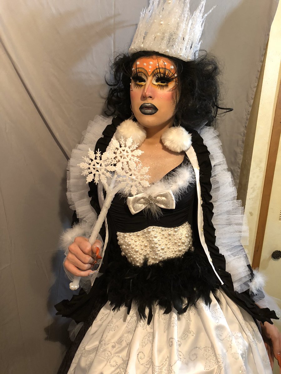 my Drag Showdown looks:A THREAD Episode1: Queen for A Day I wanted to do something different and i decided on being a Penguin Queen, I have lil my orange feet, i tried to make my dress look like an igloo, and used almost 200 glue sticks to make an icicle crown 