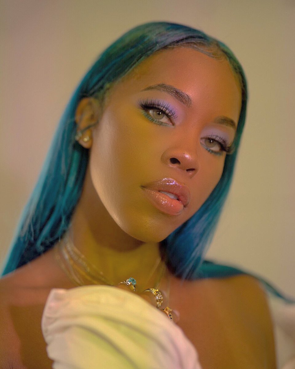 MeshachMedia's tweet image. The girl w/ the 
🥶 B L U E hair READY, SET, GOGO 
#BOE