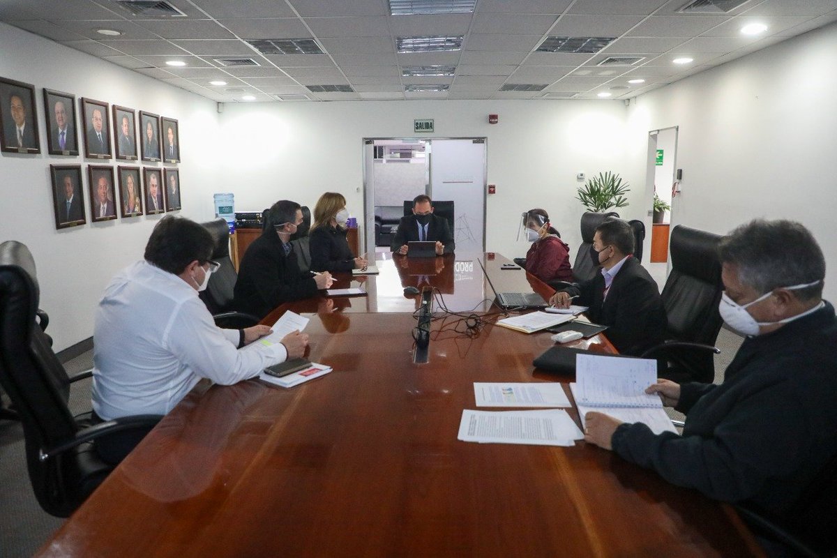 MINPRODUCCION's tweet photo. 📌 #AgendaProduce | El ministro de la Producción, @Jose_SalardiR, participó de una reunión de trabajo con representantes de la @SNP_Peru para coordinar acciones conjuntas que impulsen el desarrollo del sector pesquero. https://t.co/e60JtQNf4E