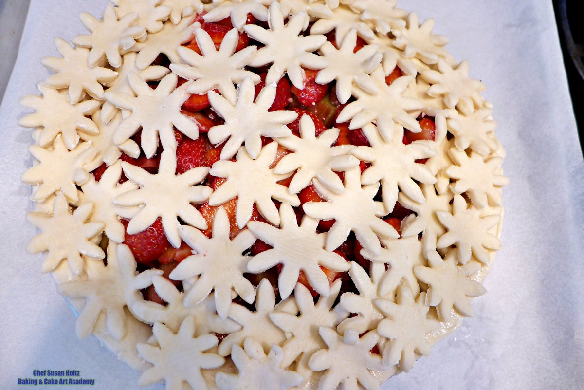 bakingcakeart's tweet photo. Summer Strawberry Pie before baking!
🍰 #StrawberryPie #Pie #Summer #SummerStrawberryPie #PieLovers #PieLover #Strawberries #BakingandCakeArt #BakingandCakeArtAcademy #BCAA #ChefSusan #ChefSusanHoltz #BakingClassesLosAngeles #Baking #Bake #Cake #Cakes #CakeDecorating https://t.co/mAuLw4rMKz