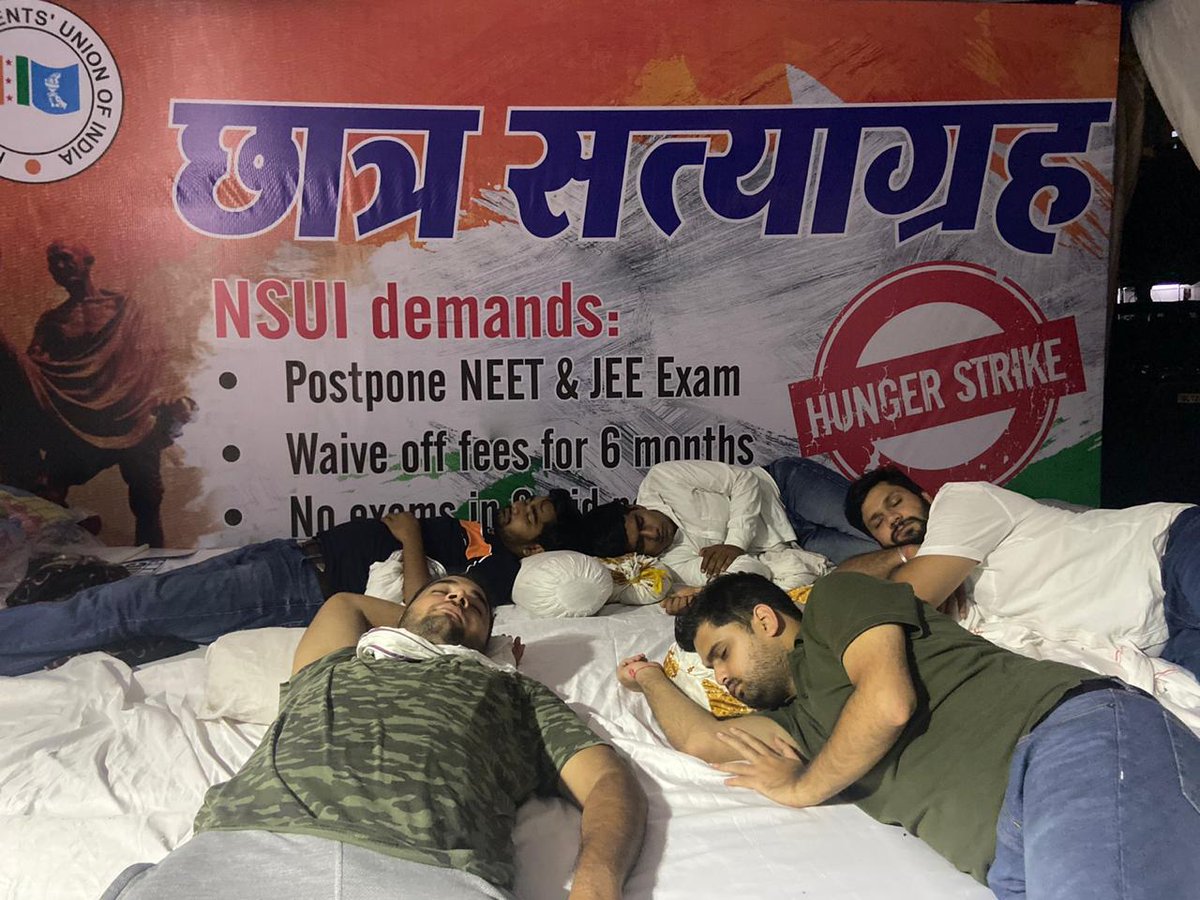 RameshwarDudi's tweet photo. छात्रहित के लिए जितना भी संघर्ष करना पड़े, हम करेंगे। भूख-प्यास, दिन-रात, अब न्याय लेकर ही दम लेंगे। 
@nsui @Neerajkundan
#Rise_AgainstExamsInCovid https://t.co/A4vqjPmll8