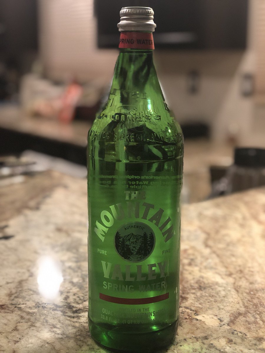 DanTheiss's tweet image. After watching @MartinRiese on #downtoearth w/ @ZacEfron, I’m obsessed w/ finding spring water that’s easily accessible &amp;amp; affordable. Here’s my 1st two, one sparkling, one not. The plain is better @ room temp which is very abnormal for me @TopoChicoUSA #mountainvalleyspringwater