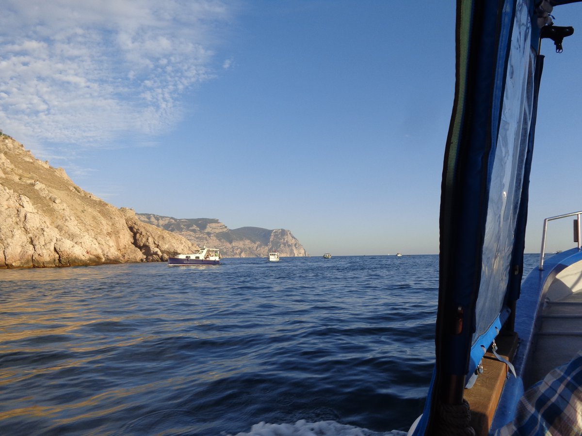 I can't tell you about housing in Balaclava. We are staying with relatives.After a short rest, we went to the Bay. And then on a boat trip to Cape Aya. Two hours on a boat with swimming in the open sea, in a place where the depth reaches 60-70m #Crimea  #Russia  #Russland