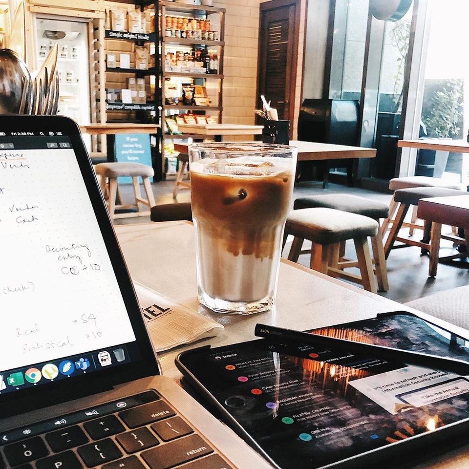 ☕️ Fresh coffee
🖋 Adonit Note
💡 Get into the creative groove
📸: @gambitjournal
.
.
.
#adonit #adonitnote #cafe #iPhone #iPad #coffee #vscocoffee