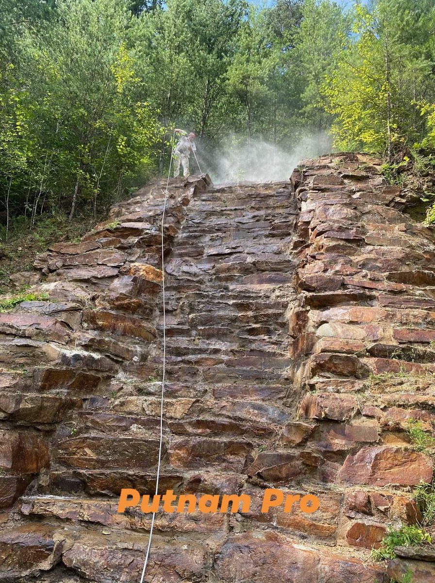 PutnamPro's tweet image. #PutnamPro does it all -- even #steamcleaning waterfalls! ⛲💦