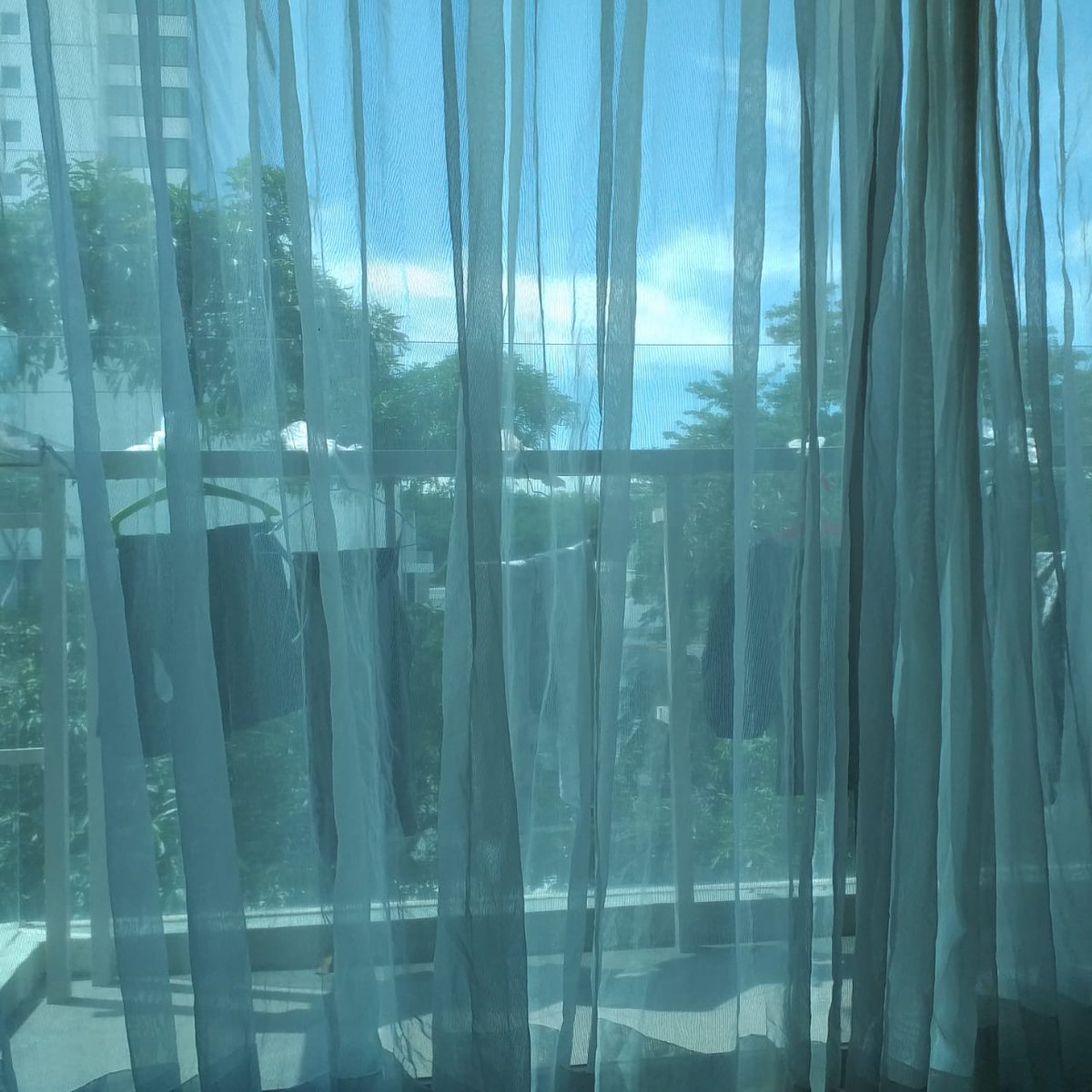 lene477's tweet image. During our stay in the hotel for self-quarantine laundry service is not available. 

Thanks to this balcony for the solution😁

Of course I have a clothes iron in my luggage. Hahaaha!

#quarantinetimepass #laundrybyhand